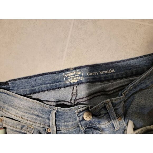 Levi Strauss Signature Women's Blue High-rise Curvy Straight Zip-fly Denim Jeans - Picture 2 of 9